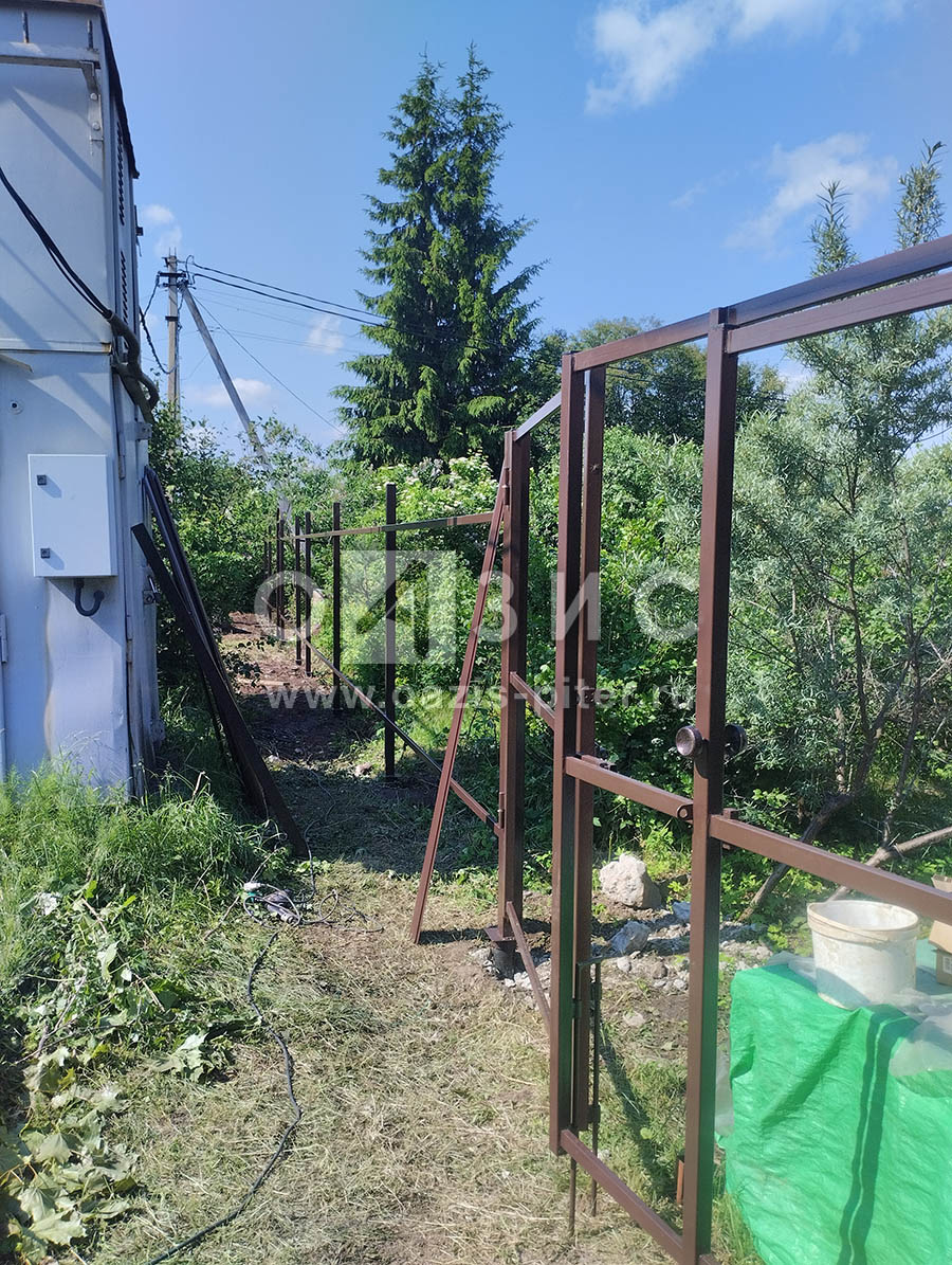 Забор из штакетника на винтовых сваях-30 пог. м,  п. Борисова грива с распашными воротами