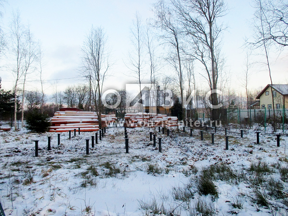 Свайно-винтовой фундамент бревенчатый дом 13*9 м., п.Тайцы